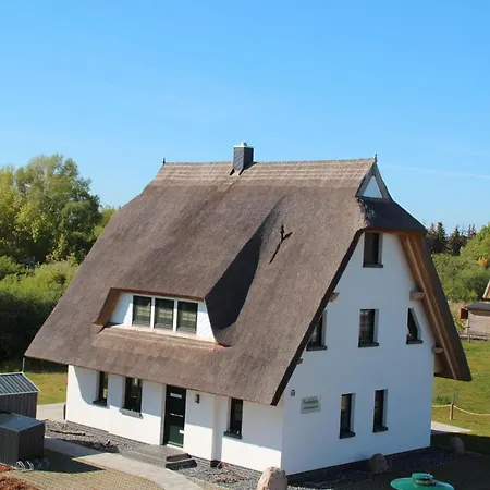 Apartment Fewo-hiddenseeblick *